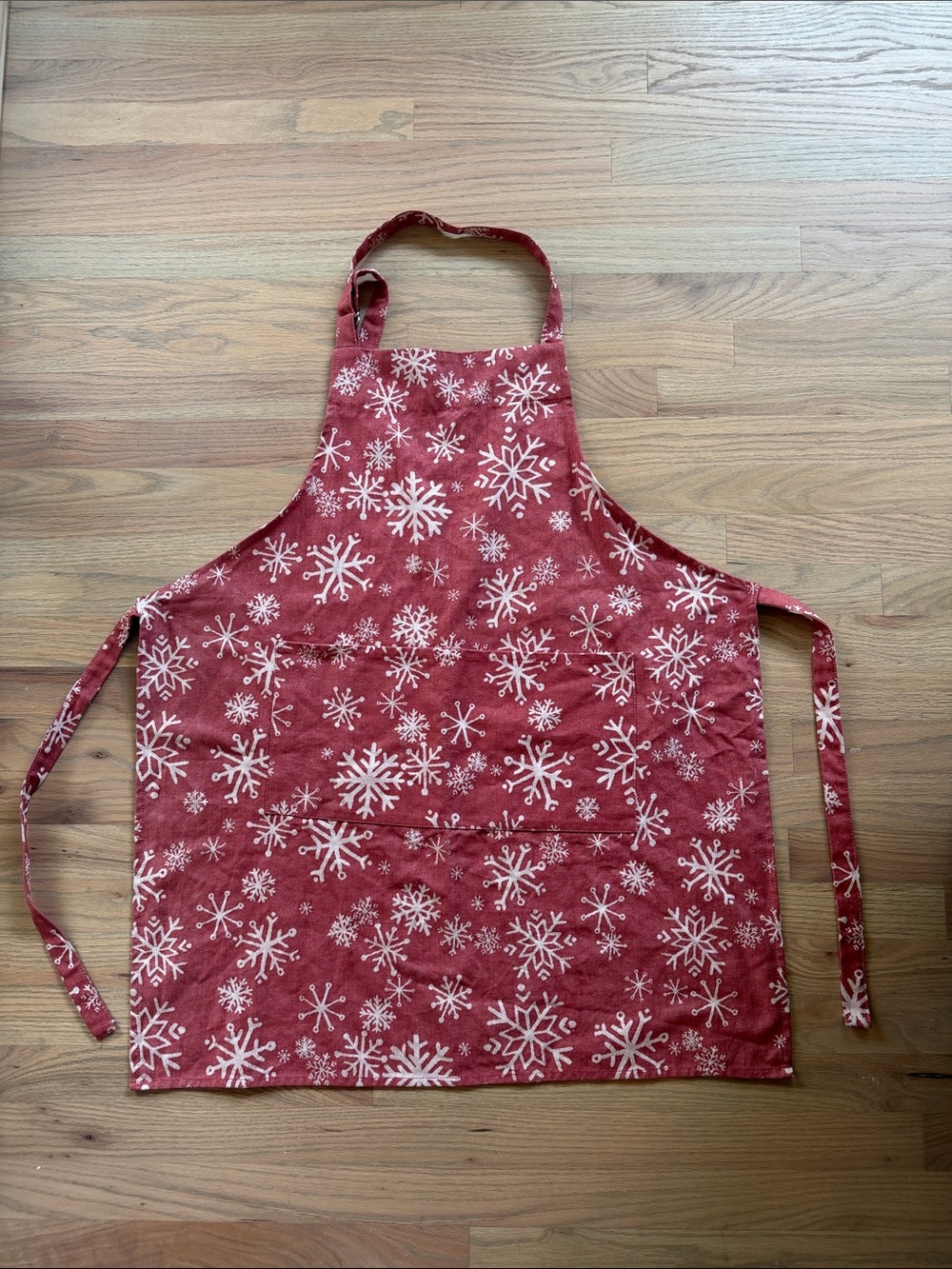 Sur La Table Red Snowflake Print Kitchen Apron